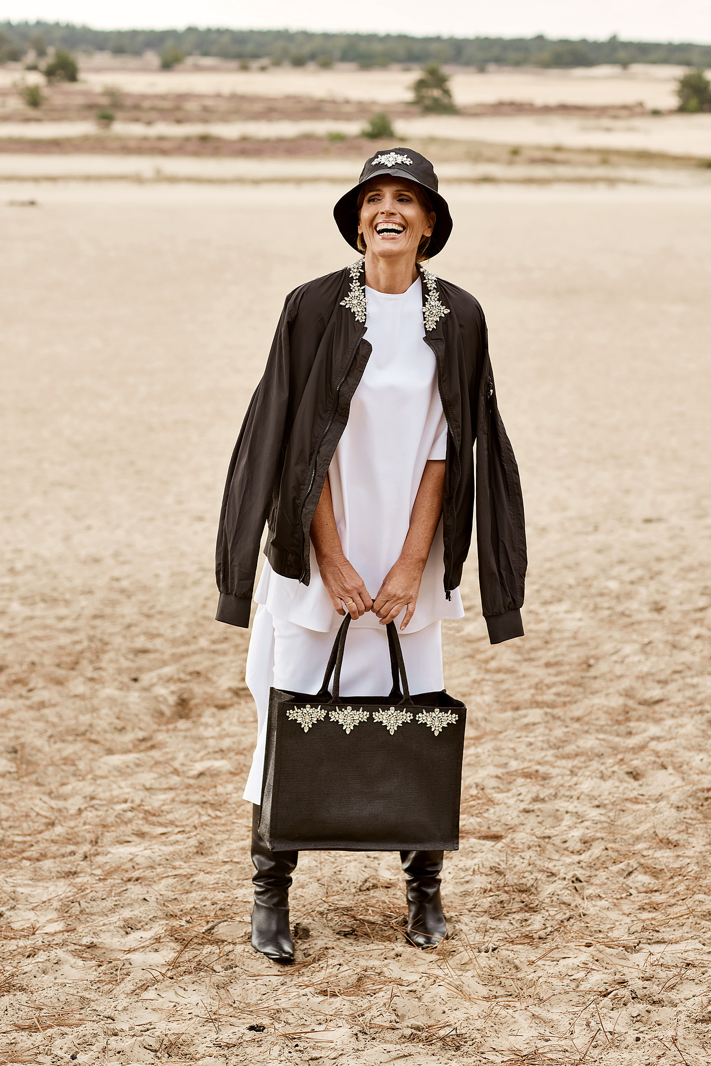 Fashioncollection, fashioneditorial, editorial, Lookbook, Shooting, Some Eden, Mode, Photoshoot, white shirt, white skirt, leather boots, black linen bag, the luxe bag, black jacket, The Luxe Blouson Black
